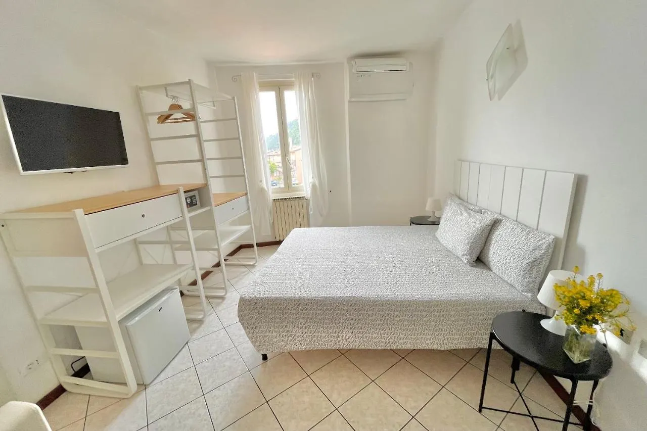 Albergo Vittoria Toscolano Maderno 3*,  Italy